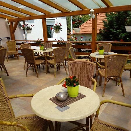 Yorki Panzio Hotel Alsoors Exterior photo