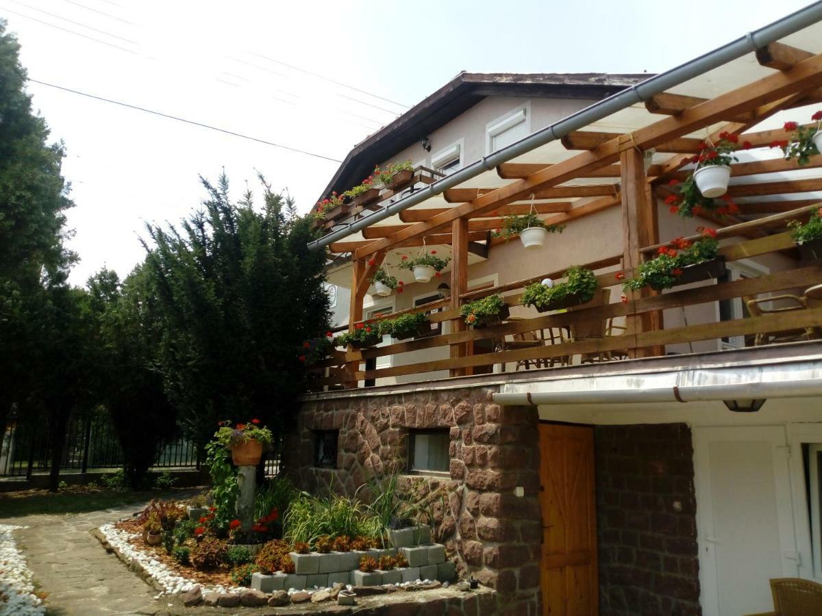 Yorki Panzio Hotel Alsoors Exterior photo